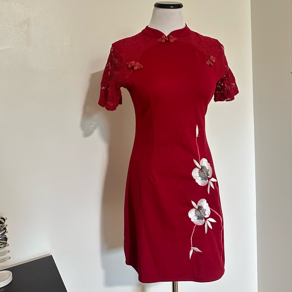 Vintage Mini Dress in Red And Lace embroidered florals formal cocktail dress